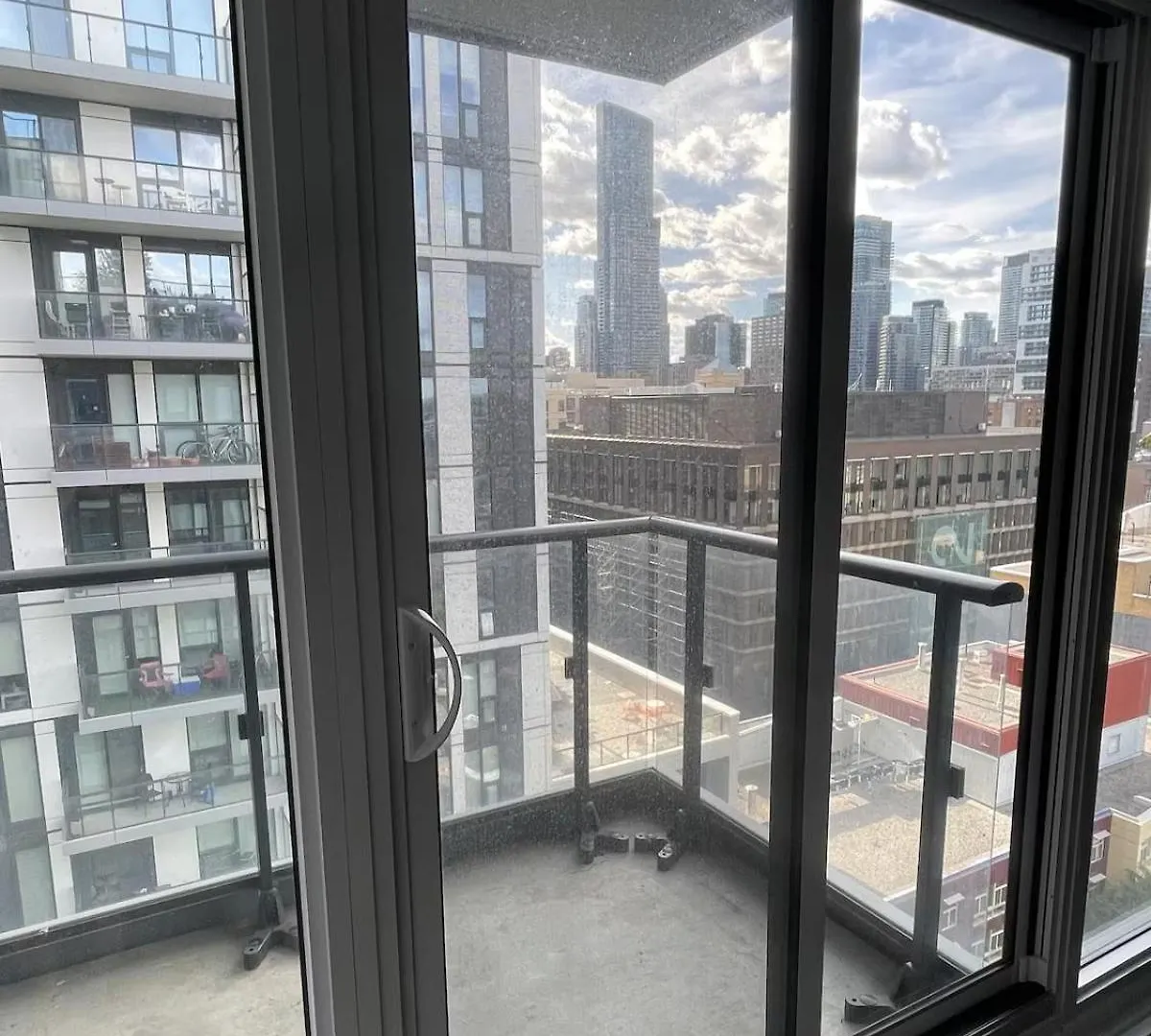 Cozy Room In A Shared 2Bedrooms Condo Τορόντο Δωμάτια σε οικογενειακή κατοικία