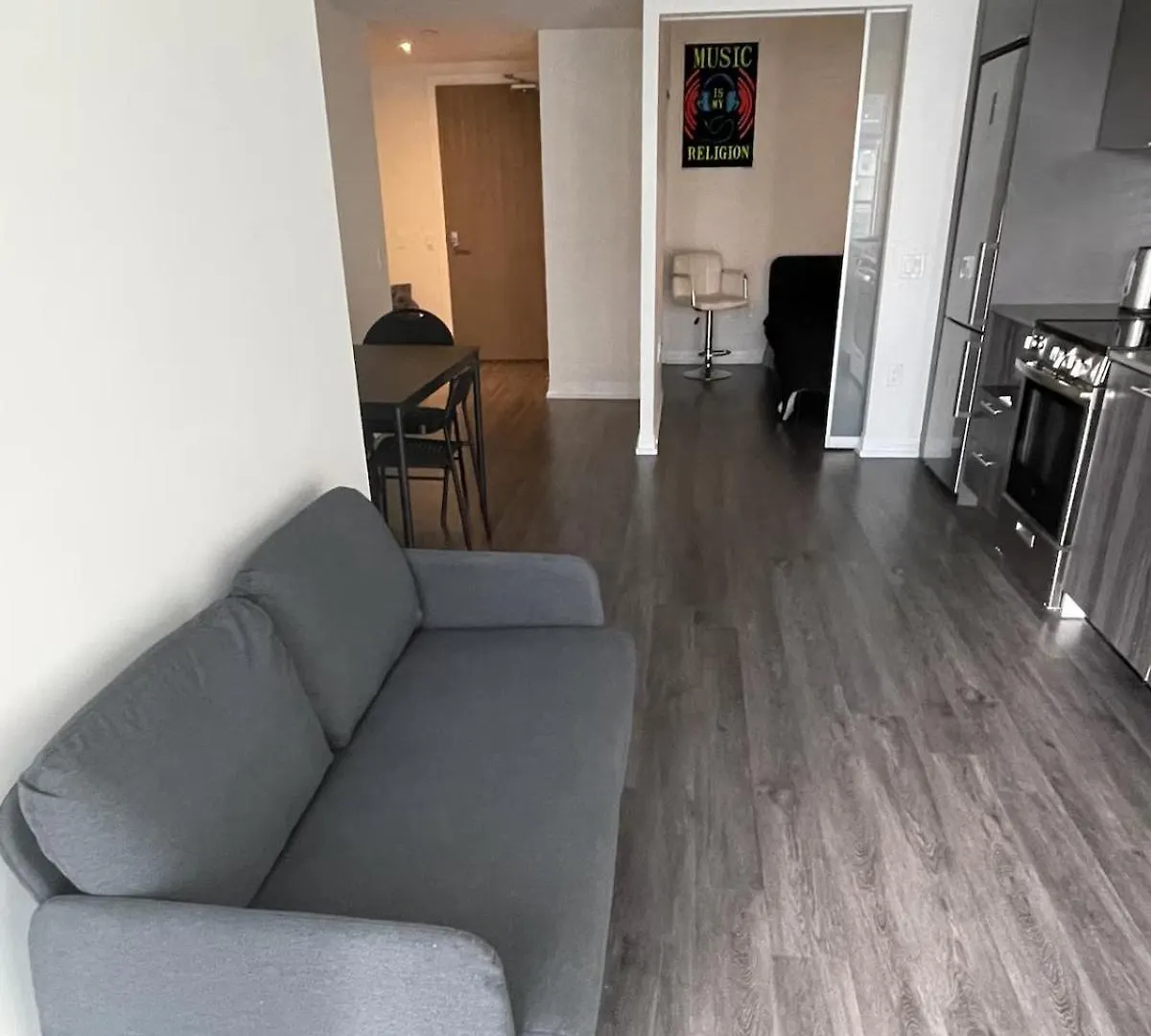 Cozy Room In A Shared 2Bedrooms Condo location